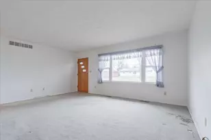 304 N Main St, Mclean, IL 61754 - Photo 7