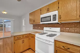 916 Cottonwood Dr, Elwood, IL 60421 - Photo 11