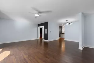 2300 Windsor Mall Ct, Park Ridge, IL 60068 - Photo 7