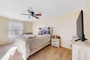 905 Bluebell Cir, Joliet, IL 60431 - Photo 15