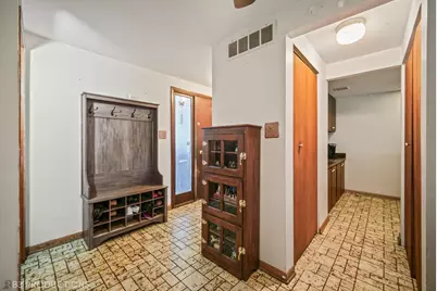 5 Cour Caravelle, Palos Hills, IL 60465 - Photo 3