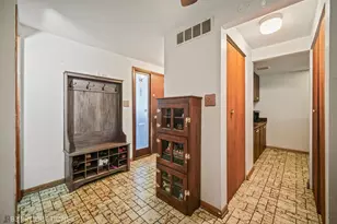 5 Cour Caravelle, Palos Hills, IL 60465 - Photo 3