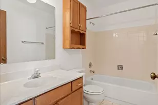 1851 Fox Run Dr, Elk Grove Village, IL 60007 - Photo 15