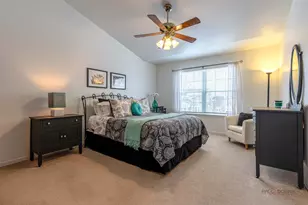 1317 Liverpool Ln, Mundelein, IL 60060 - Photo 27