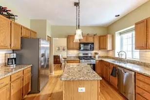 1317 Liverpool Ln, Mundelein, IL 60060 - Photo 11