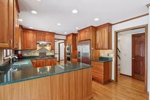 690 Dunhill Dr, Buffalo Grove, IL 60089 - Photo 9