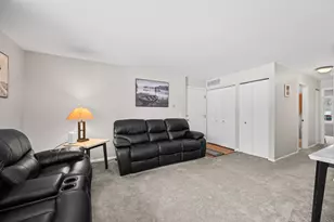 652 Mallard Ct, Bartlett, IL 60103 - Photo 3