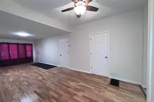 8919 S Muskegon Ave, Chicago, IL 60617 - Photo 3