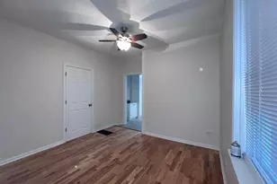 8919 S Muskegon Ave, Chicago, IL 60617 - Photo 5