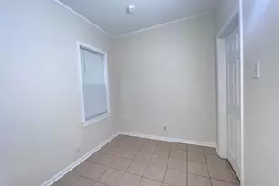 8919 S Muskegon Ave, Chicago, IL 60617 - Photo 13