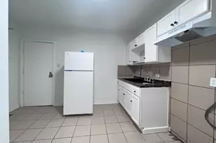 8919 S Muskegon Ave, Chicago, IL 60617 - Photo 7