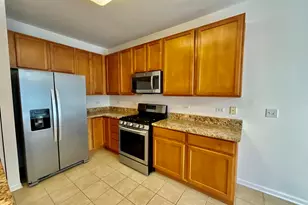 1829 N Crenshaw Circle, Vernon Hills, IL 60061 - Photo 9