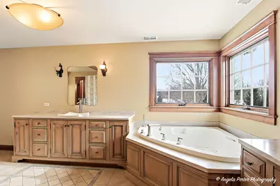 2810 Oak Ridge Road, Crystal Lake, IL 60012 - Photo 27