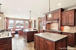 2810 Oak Ridge Rd, Crystal Lake, IL 60012 - Photo 9