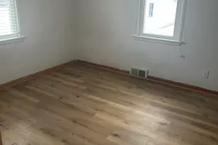 716 Henry St, Peru, IL 61354 - Photo 5