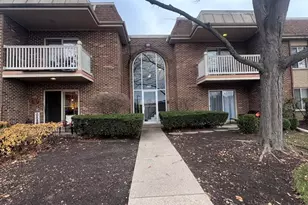 910 W Alleghany Dr, Arlington Heights, IL 60004 - Photo 1