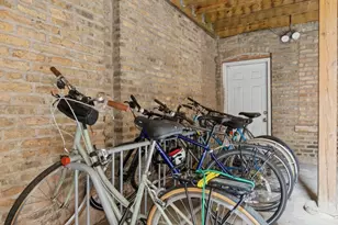 1069 W Foster Ave, Chicago, IL 60640 - Photo 15