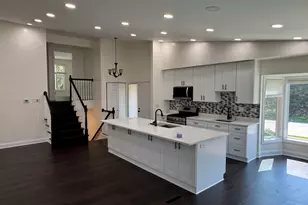 19w286 Governors Trail, Oak Brook, IL 60523 - Photo 5