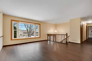 534 Cottonwood Cir, Bolingbrook, IL 60440 - Photo 3