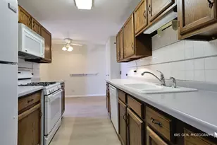 2201 S Grace St, Lombard, IL 60148 - Photo 9