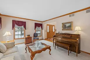 1995 Bridlewood Dr, Hoffman Estates, IL 60192 - Photo 3