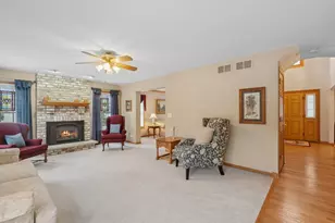 1995 Bridlewood Dr, Hoffman Estates, IL 60192 - Photo 7