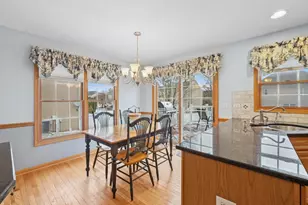 1995 Bridlewood Dr, Hoffman Estates, IL 60192 - Photo 11