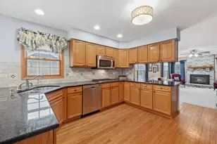 1995 Bridlewood Dr, Hoffman Estates, IL 60192 - Photo 9