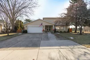 2019 E Avon Ln, Arlington Heights, IL 60004 - Photo 3