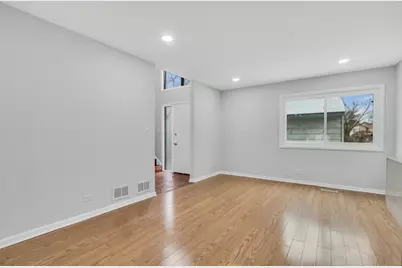 111 Windsor Drive, Vernon Hills, IL 60061 - Photo 3