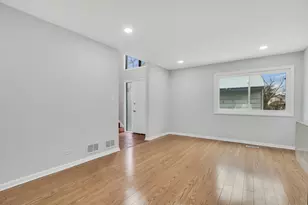 111 Windsor Dr, Vernon Hills, IL 60061 - Photo 3