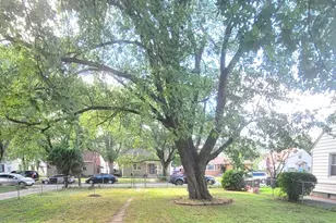 2722 10th St, Rockford, IL 61109 - Photo 3