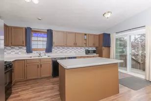 2713 Essington St, Bloomington, IL 61705 - Photo 15