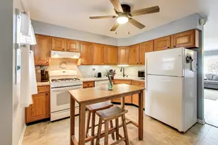 17298 W Maple Ln, Gurnee, IL 60031 - Photo 9