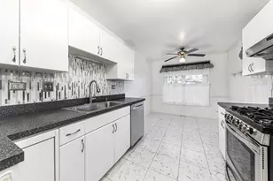 2319 Chasewood Dr, Downers Grove, IL 60515 - Photo 9