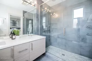 1221 E 46th St, Chicago, IL 60653 - Photo 15