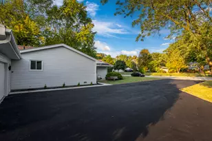 2421 Lockner Blvd, Joliet, IL 60431 - Photo 35