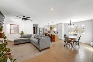 11 Lillian Ln, Yorkville, IL 60560 - Photo 5