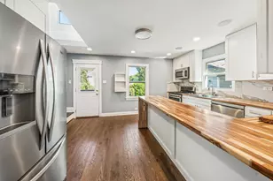 9725 Normandy Ave, Oak Lawn, IL 60453 - Photo 3