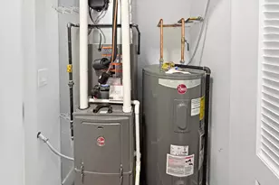 2127 W 18th St, Chicago, IL 60608 - Photo 17