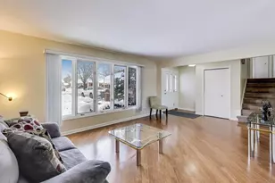 180 N Prairie Dr, Addison, IL 60101 - Photo 5