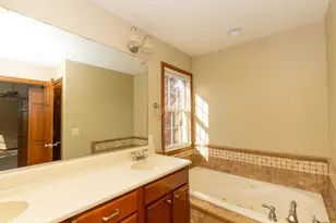 1307 Longford Ln, Bloomington, IL 61704 - Photo 37