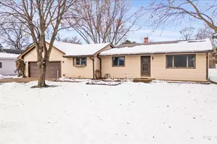 15530 W Wildwood Ct, Libertyville, IL 60048 - Photo 1