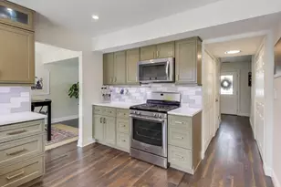 1297 Spalding Dr, Mundelein, IL 60060 - Photo 9