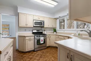 135 Lakewood Pl, Highland Park, IL 60035 - Photo 9