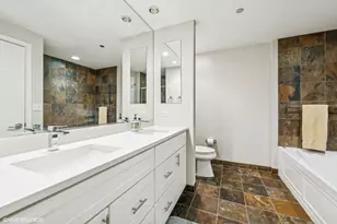 130 N Garland Ct, Chicago, IL 60602 - Photo 17