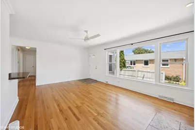 8152 Mayfield Avenue, Burbank, IL 60459 - Photo 5