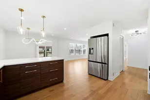 9 Forest Ln, Elk Grove Village, IL 60007 - Photo 7