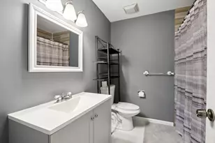 408 Farmingdale Cir, Vernon Hills, IL 60061 - Photo 15