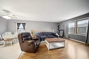 408 Farmingdale Cir, Vernon Hills, IL 60061 - Photo 5